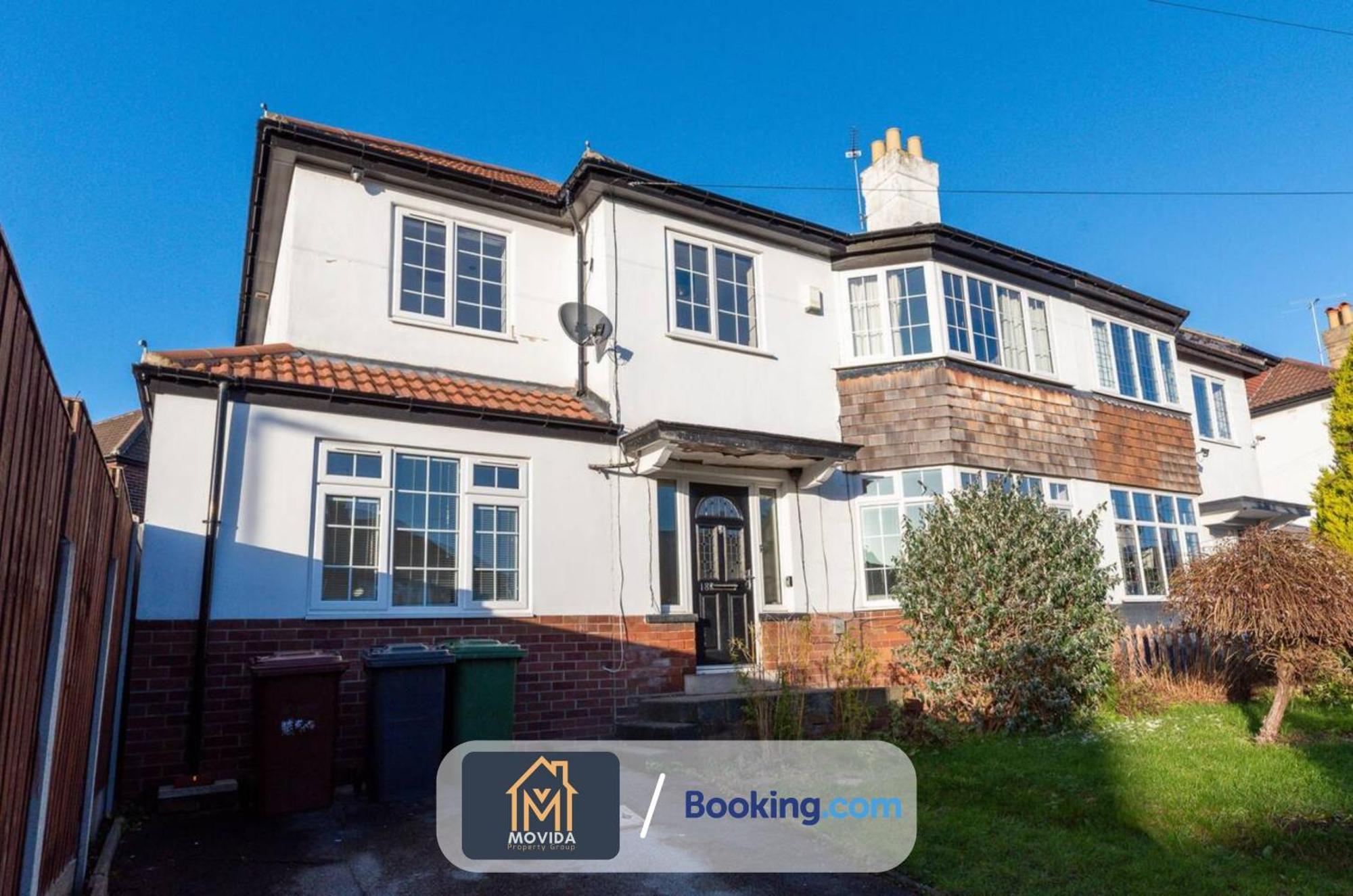 Movida Modern: 6-Bedroom House with Games Room Leeds  Exterior photo