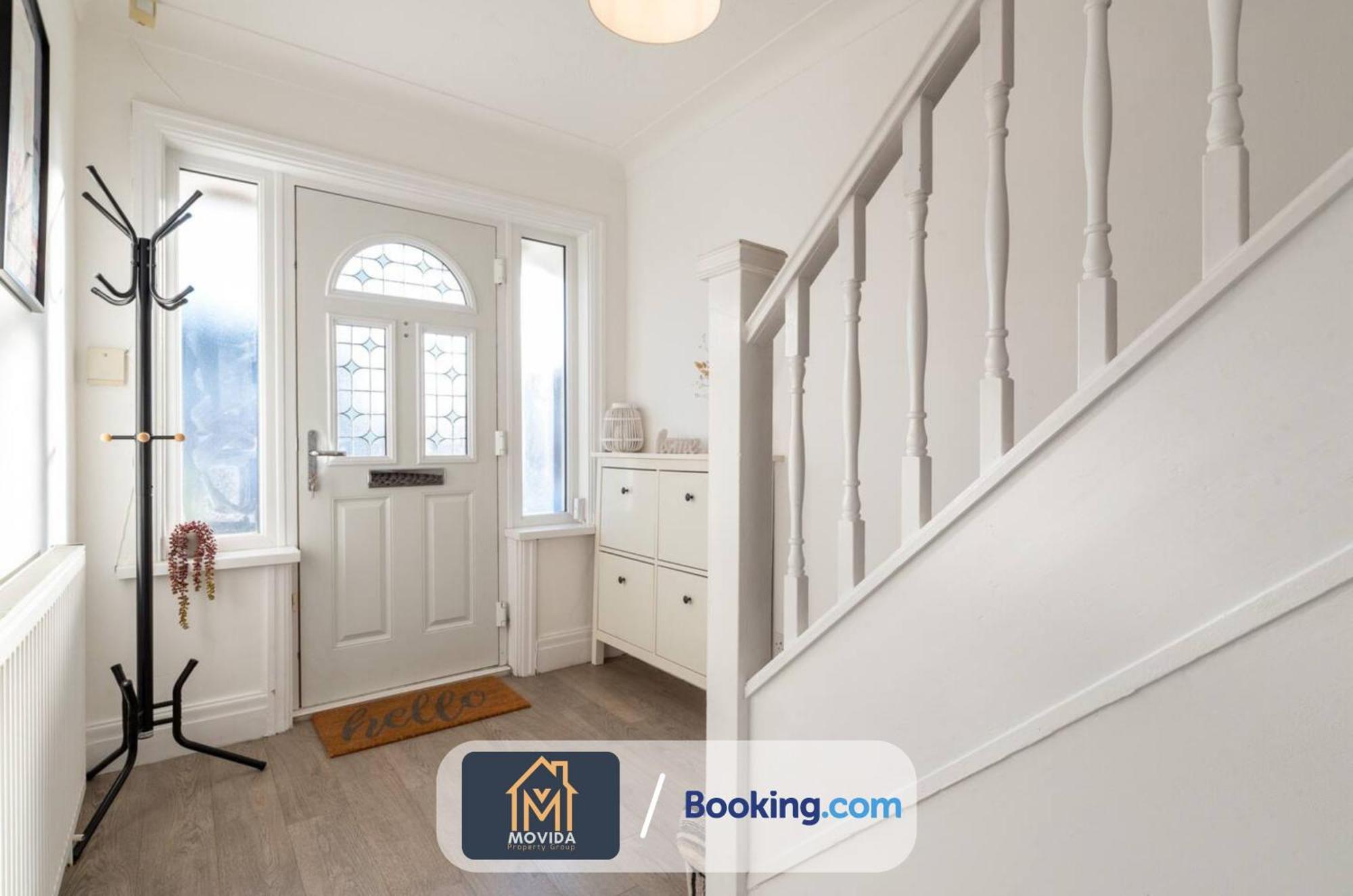 Movida Modern: 6-Bedroom House with Games Room Leeds  Exterior photo